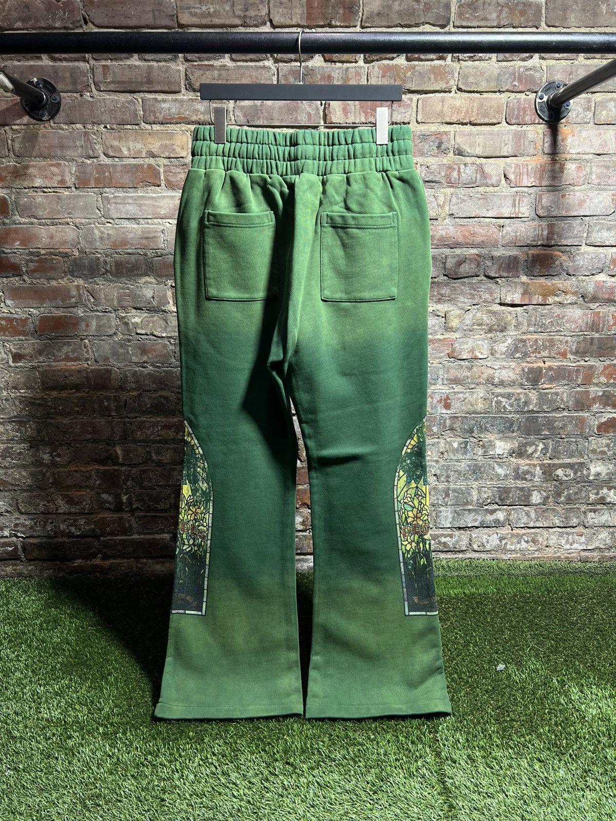 Who Decides War Faded Sweatpants Green Sz. M