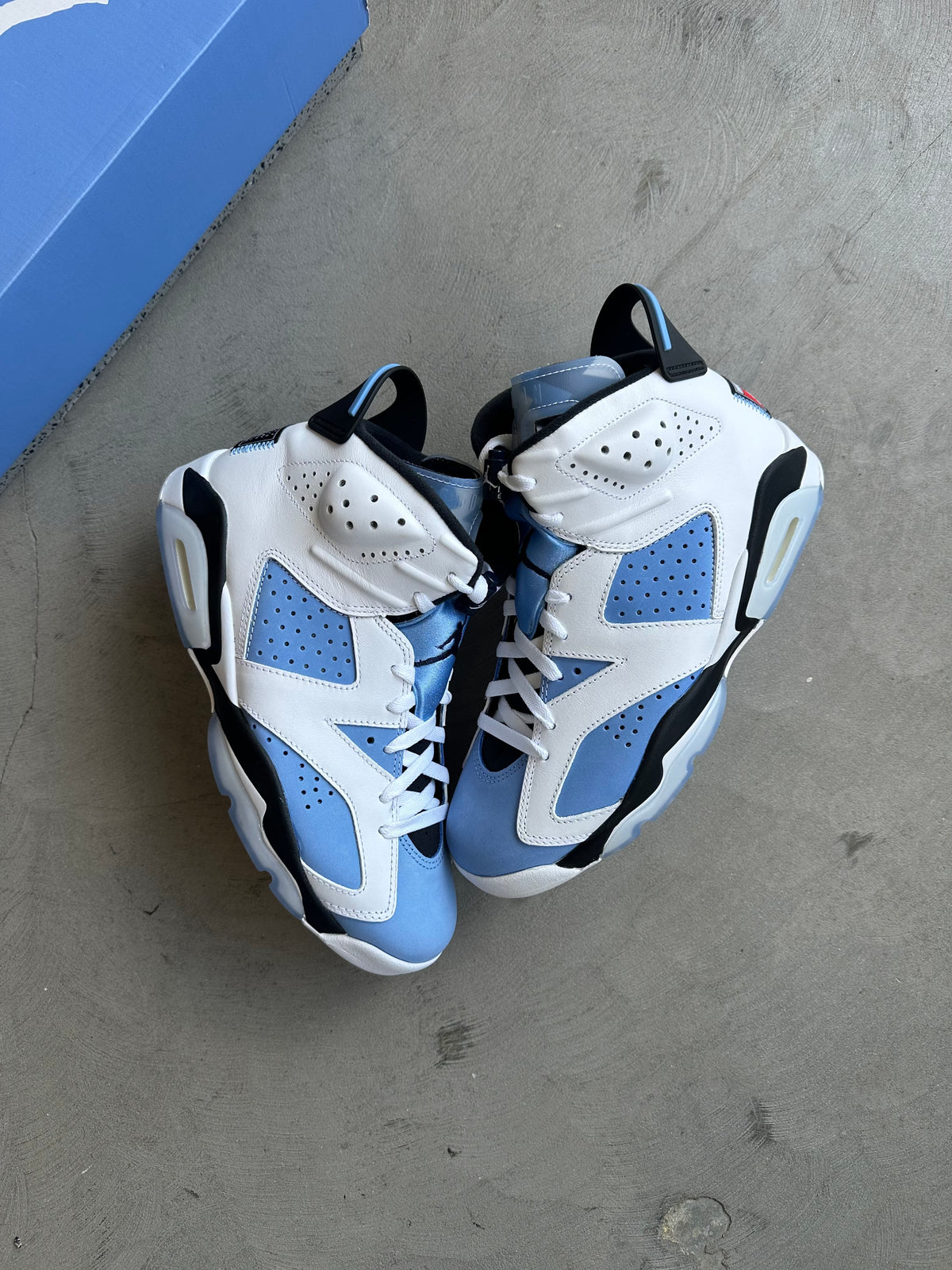 Jordan 6 UNC Sz. (9.5-12.5)