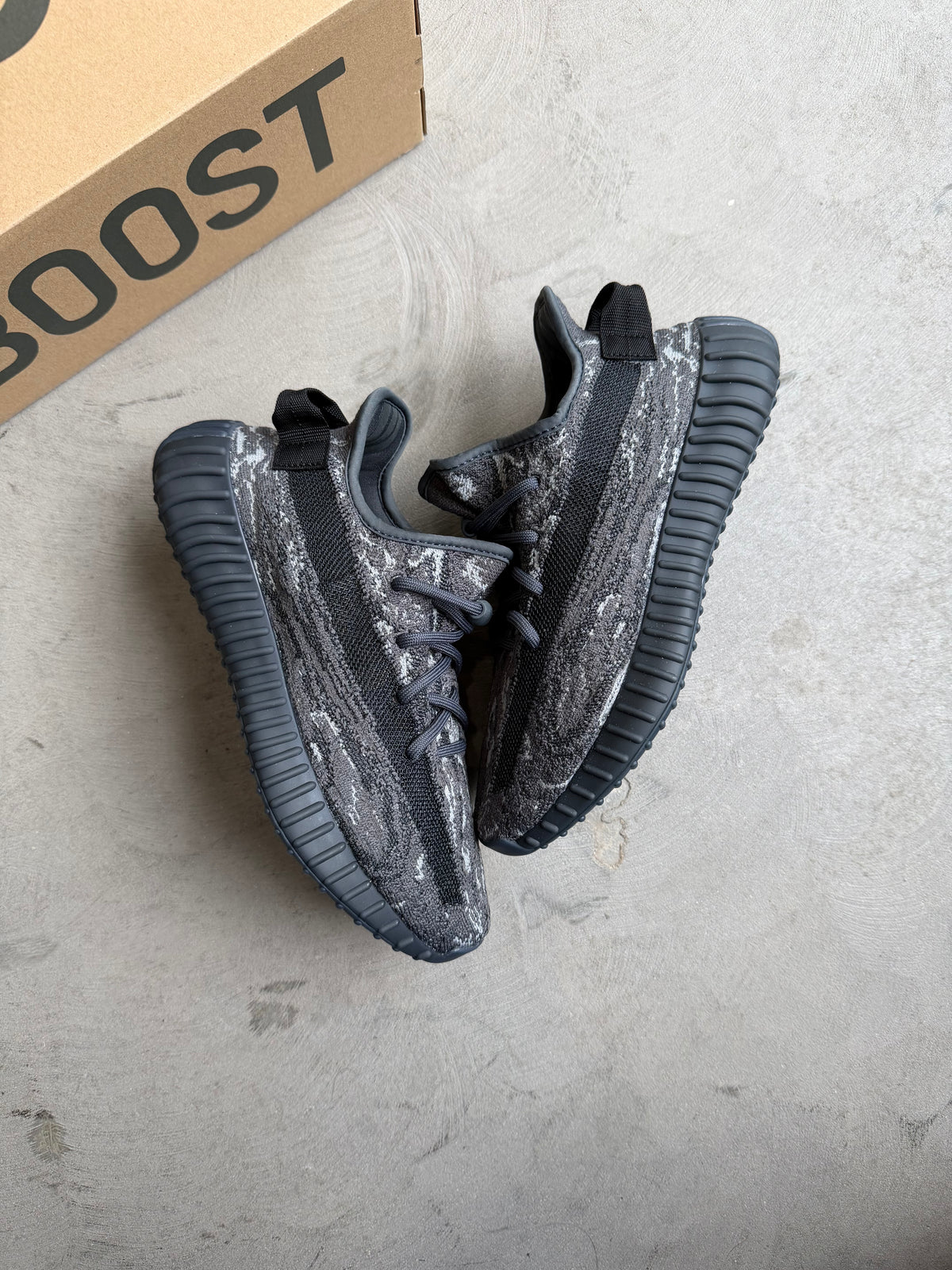 Yeezy 350 V2 MX Dark Salt Sz. 6