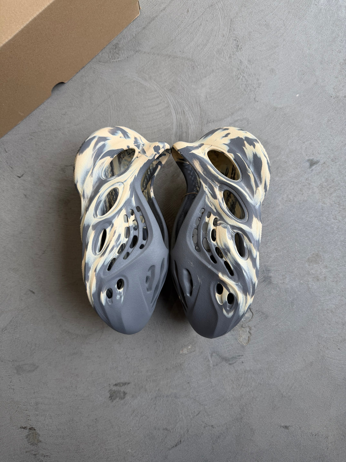 Yeezy Foam Runner Moon Grey Sz. 5