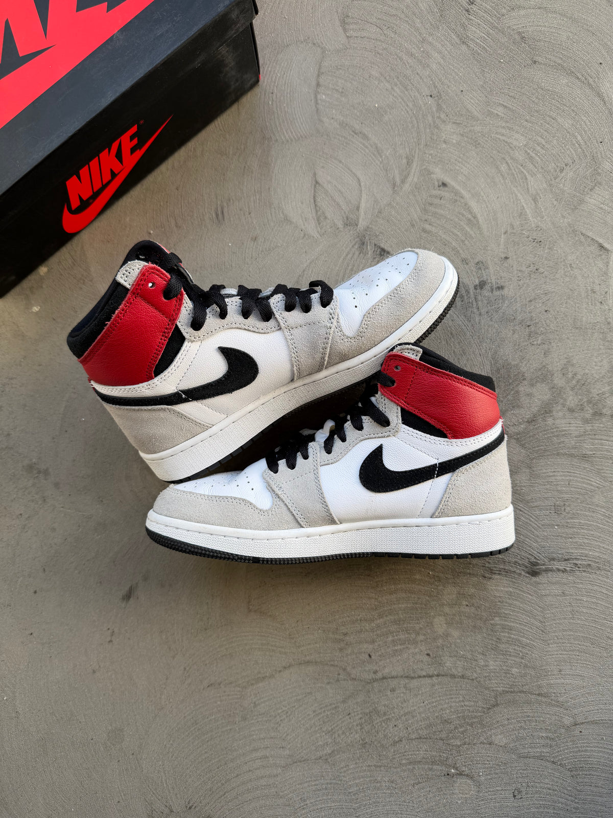 Jordan 1 Light Smoke Grey Sz. 5Y