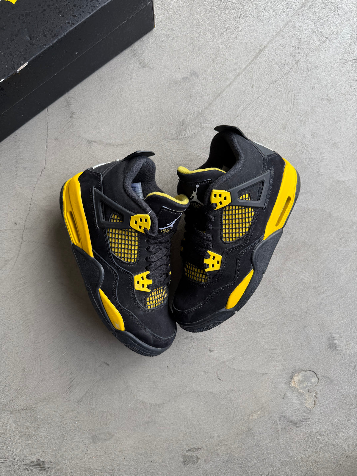 Jordan 4 Thunder Sz. 5.5