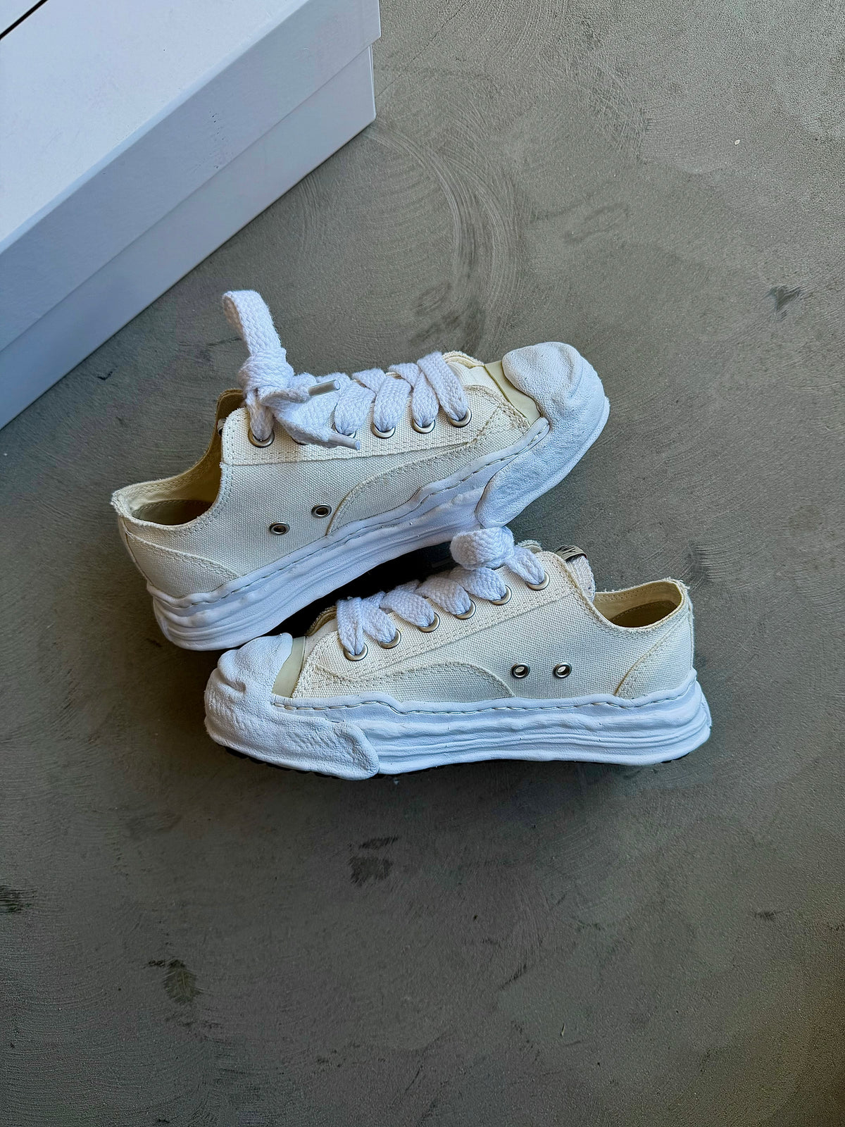 Maison Mihara Peterson White Sz. 37