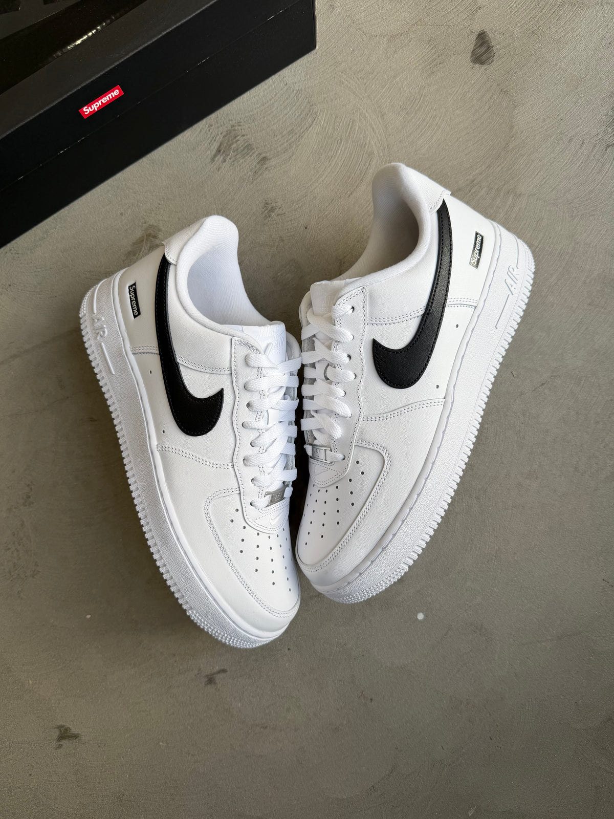 Supreme x Nike Air Force 1 Low White/Black Sz. (7-13)