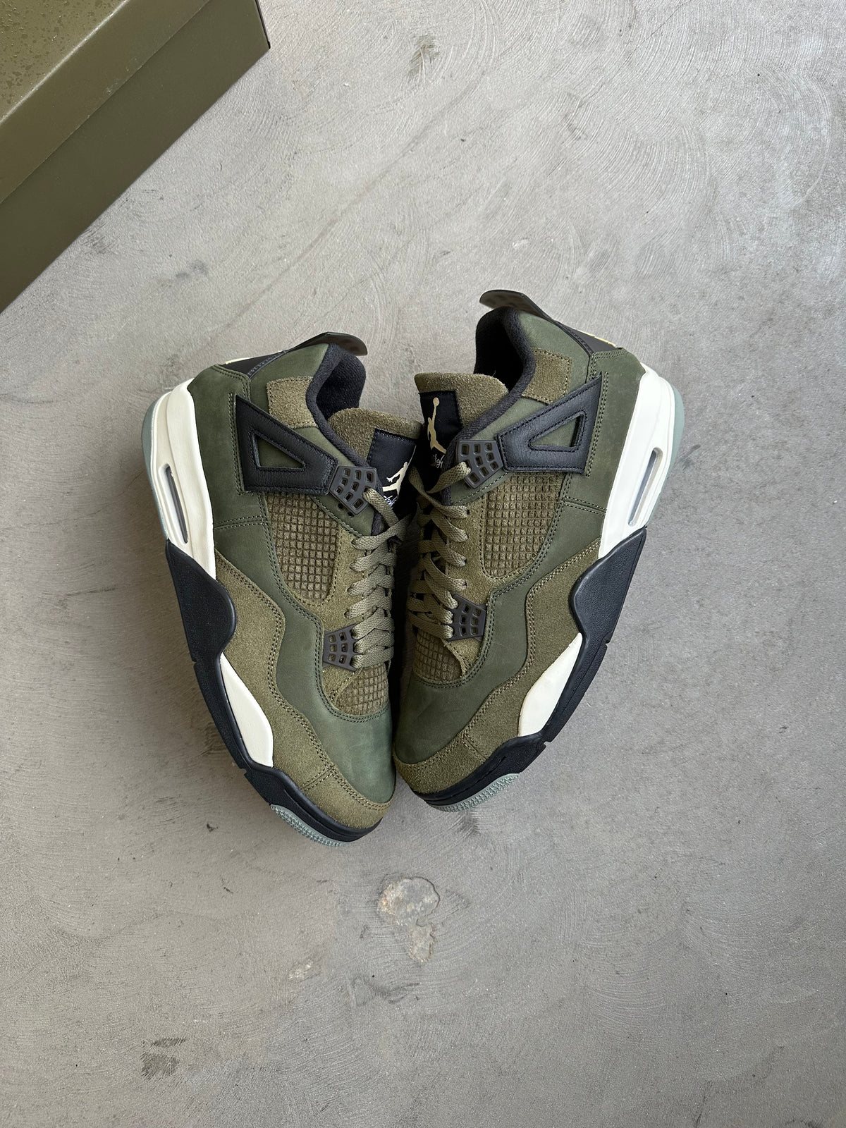 Jordan 4 Medium Olive Sz. 12