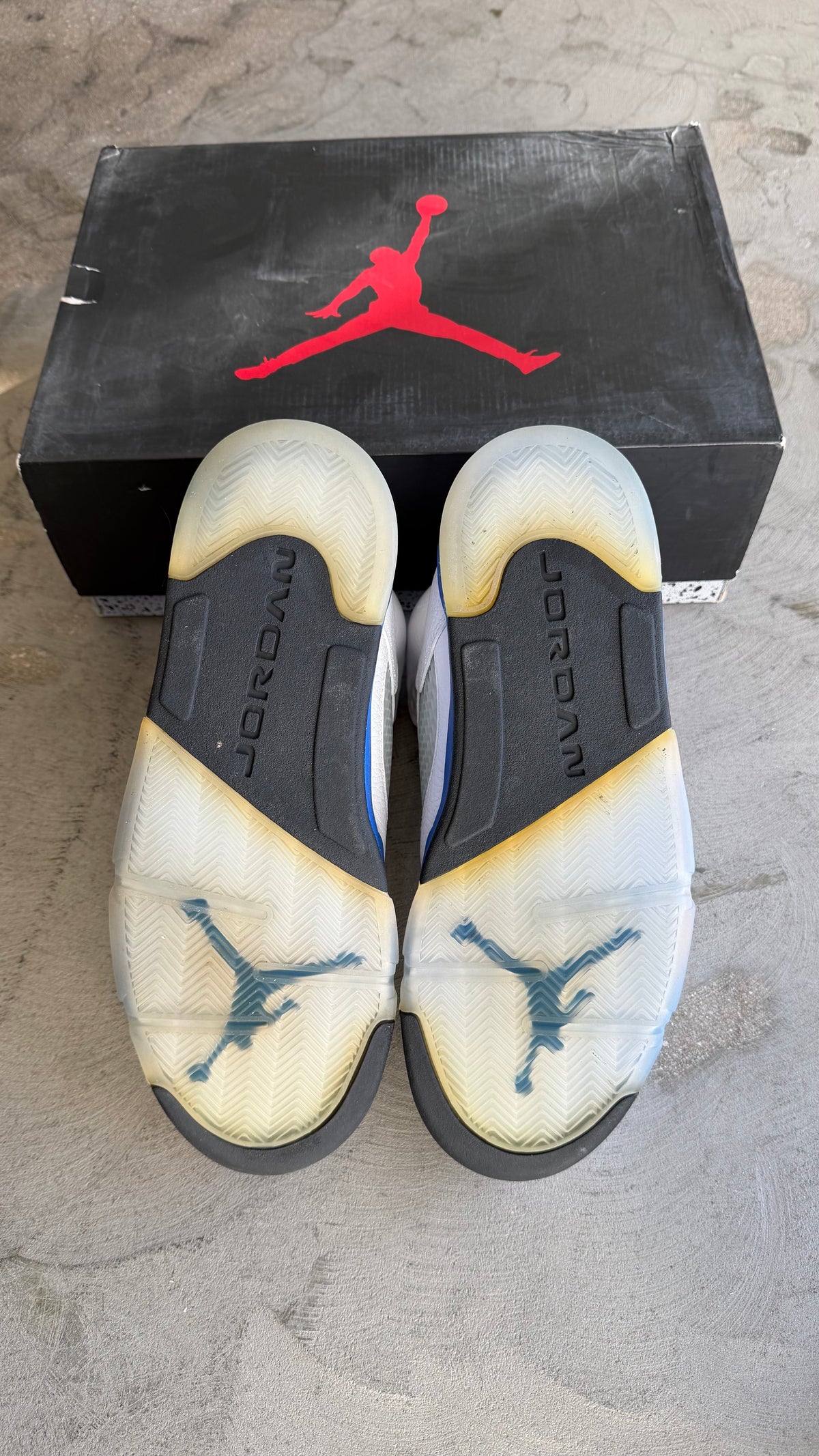 Jordan 5 Laney Sz. 11.5