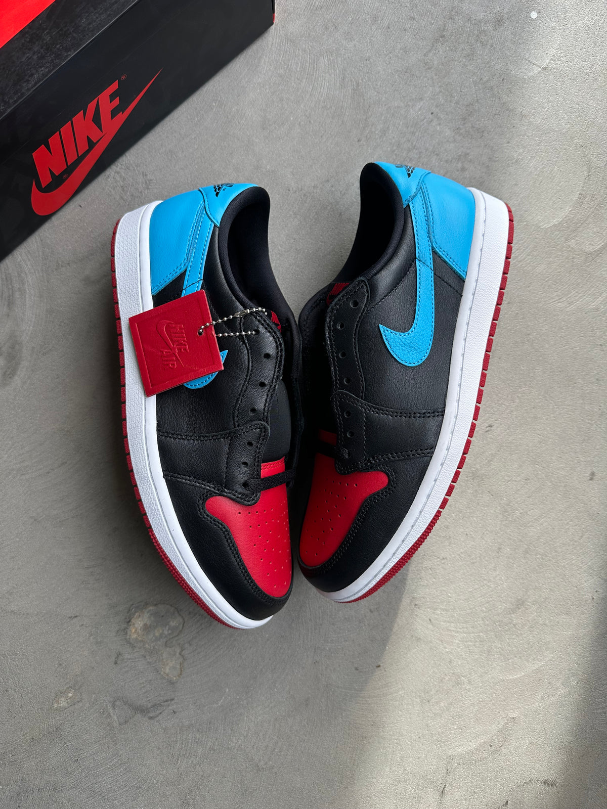 Jordan 1 Low NC to Chi Sz. (8.5M-9M)