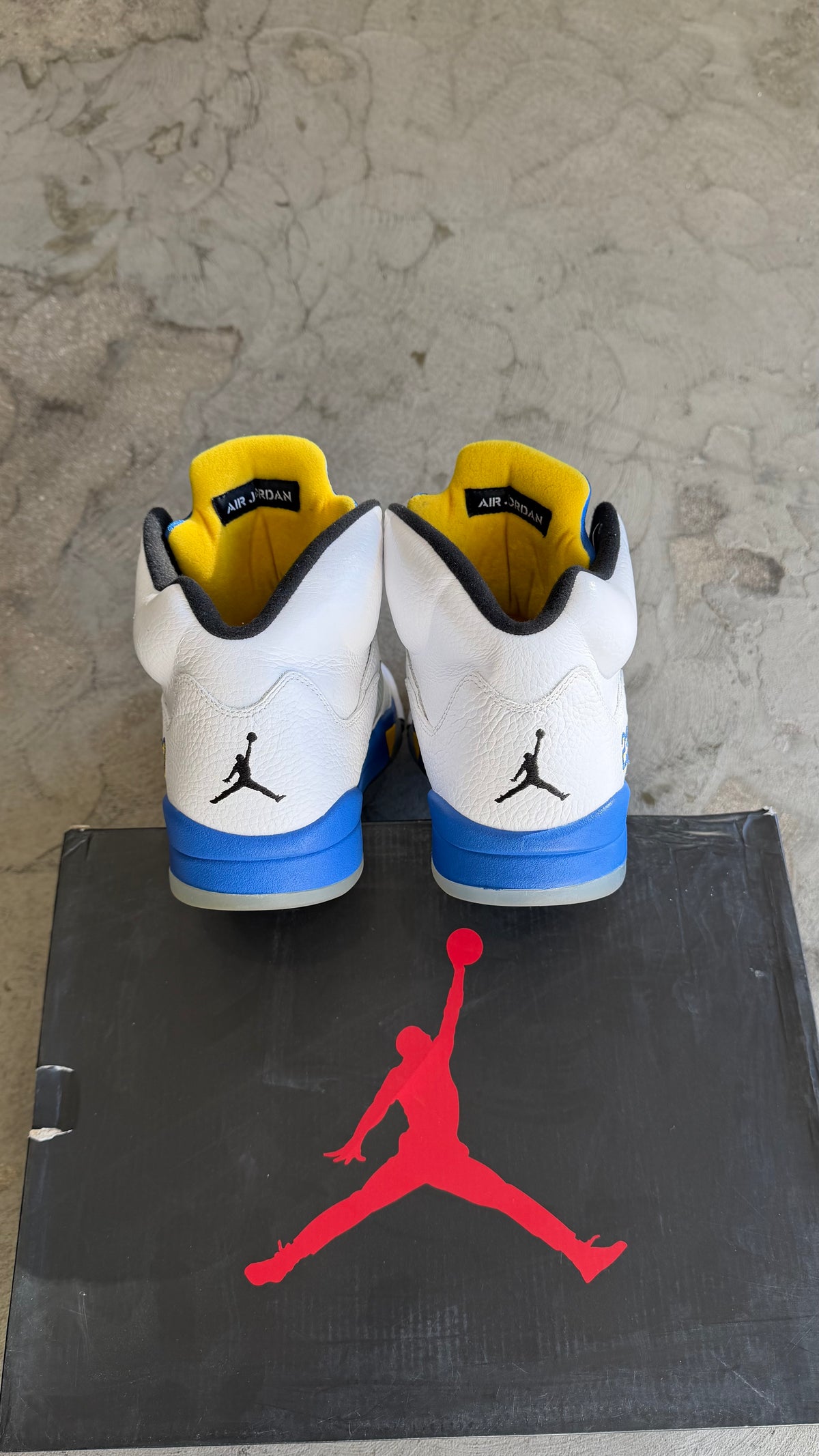 Jordan 5 Laney Sz. 11.5