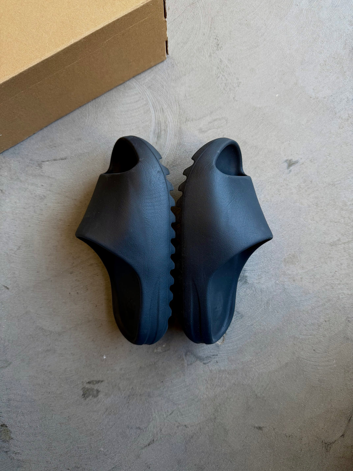 Yeezy Slide Onyx Sz. 6Y