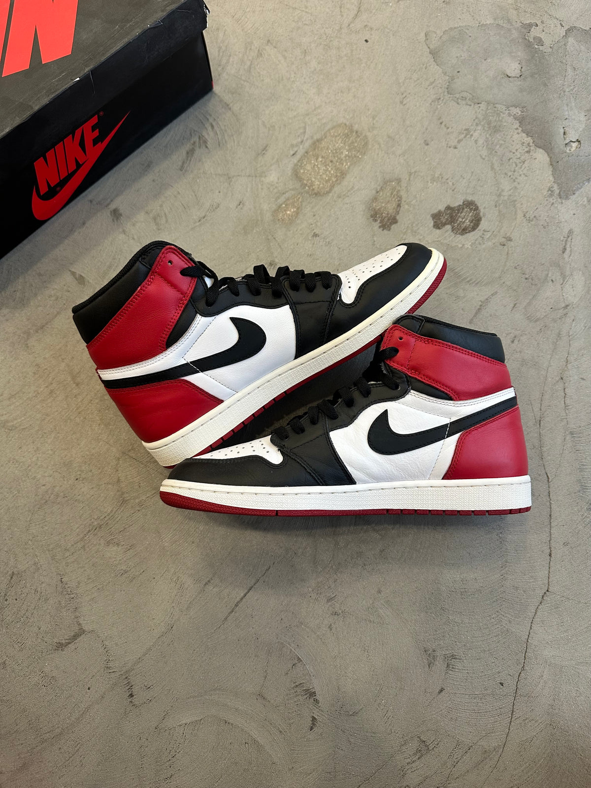 Jordan 1 Black Toe Sz. 11