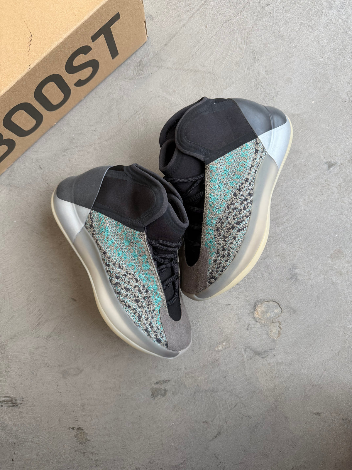 Yeezy QNTM Teal Sz. 6