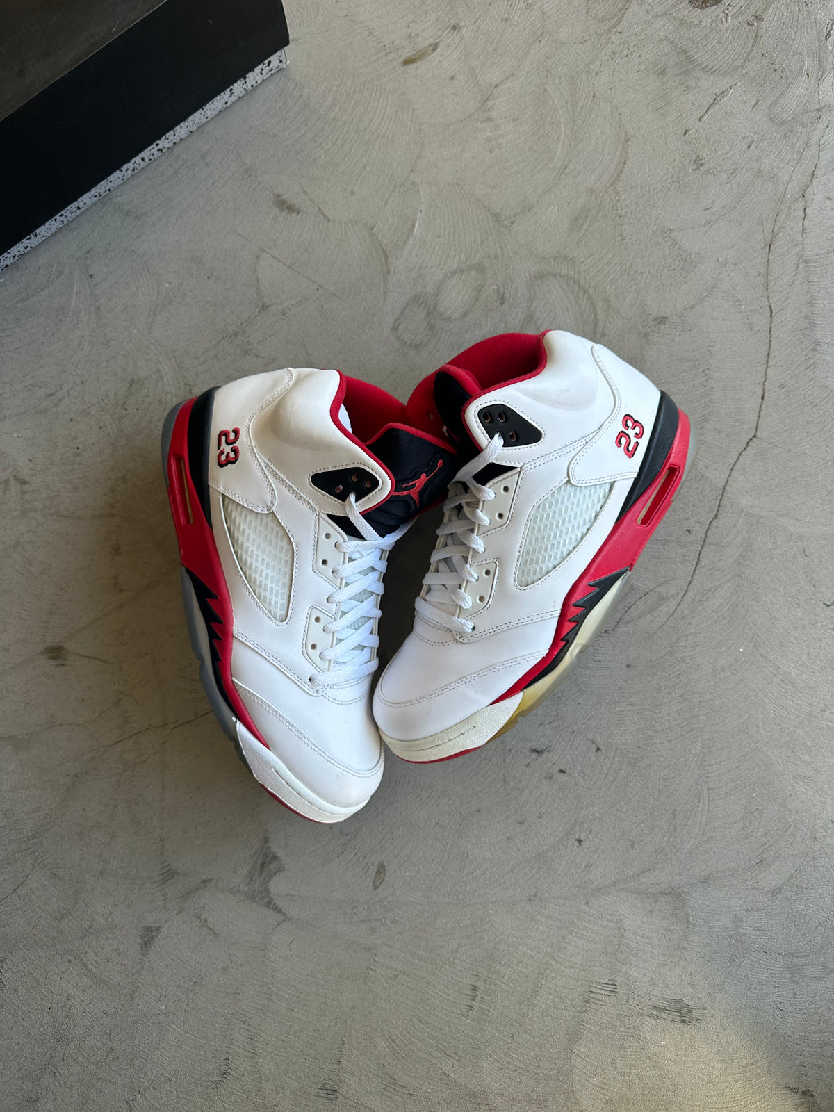 Jordan 5 Fire Red Sz. 11.5