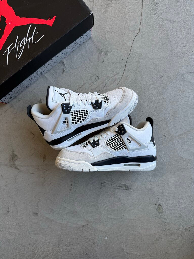 Jordan 4 Military Black Sz.4.5Y