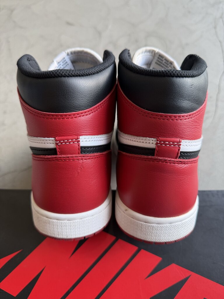 Jordan 1 Black Toe Sz. 9