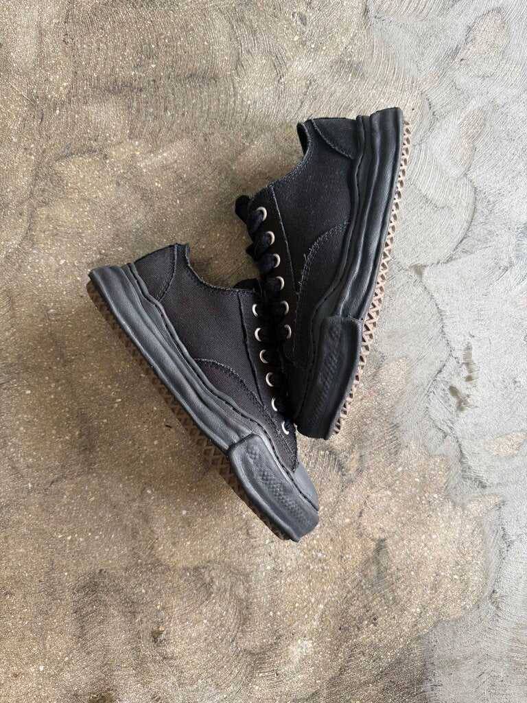 Maison Mihara Peterson Black sz. 39