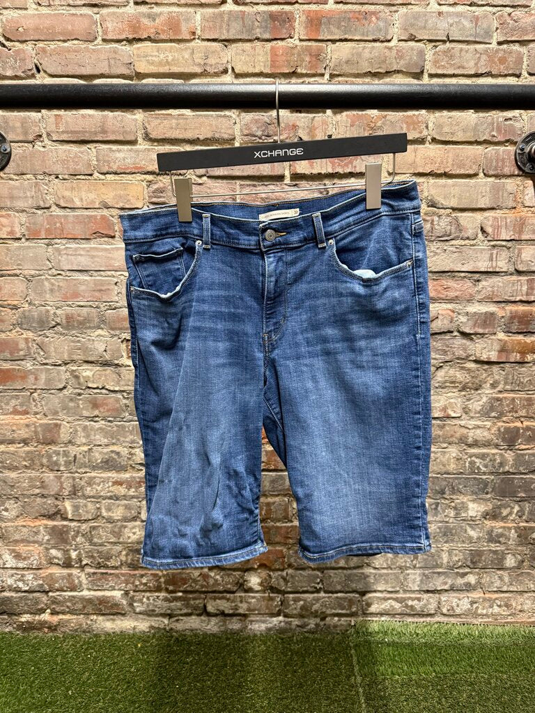 Vintage Womens Blue Denim Levi Shorts Sz. 32