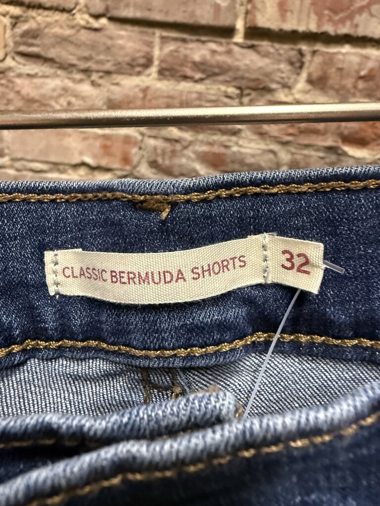 Vintage Womens Blue Denim Levi Shorts Sz. 32