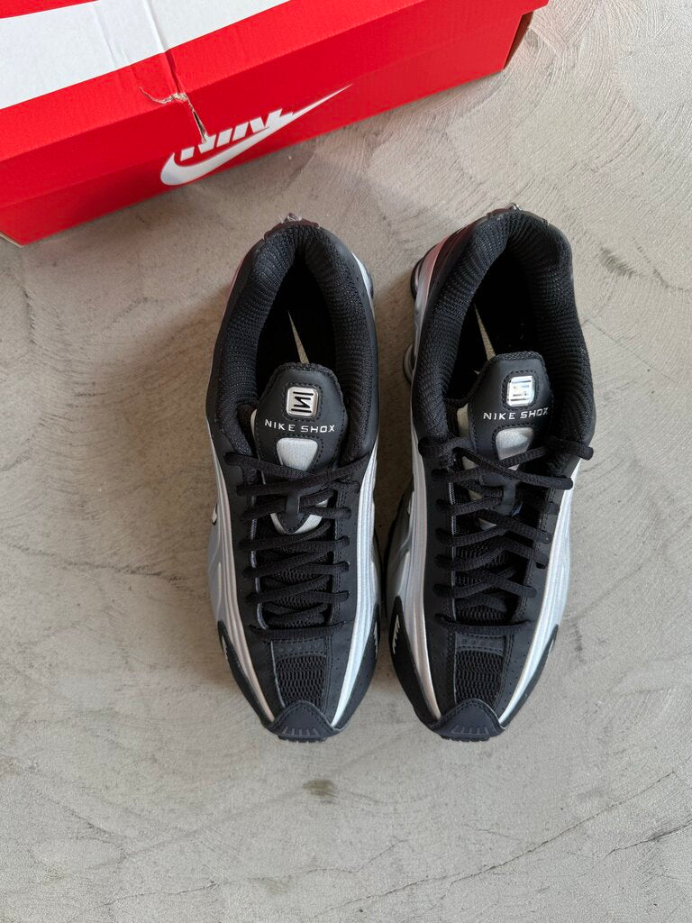 Nike Shoe R4 Metallic Silver sz. 10
