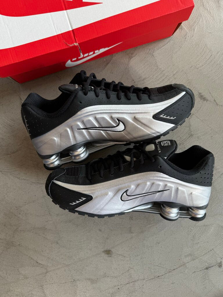Nike Shoe R4 Metallic Silver sz. 10