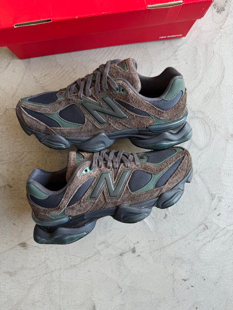 New Balance 9060 Beef & Broccoli sz. 12