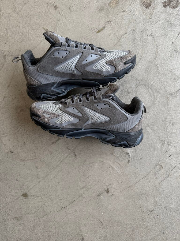 Louis Vuitton Runner Tatic Gray sz. 7.5 (nb)