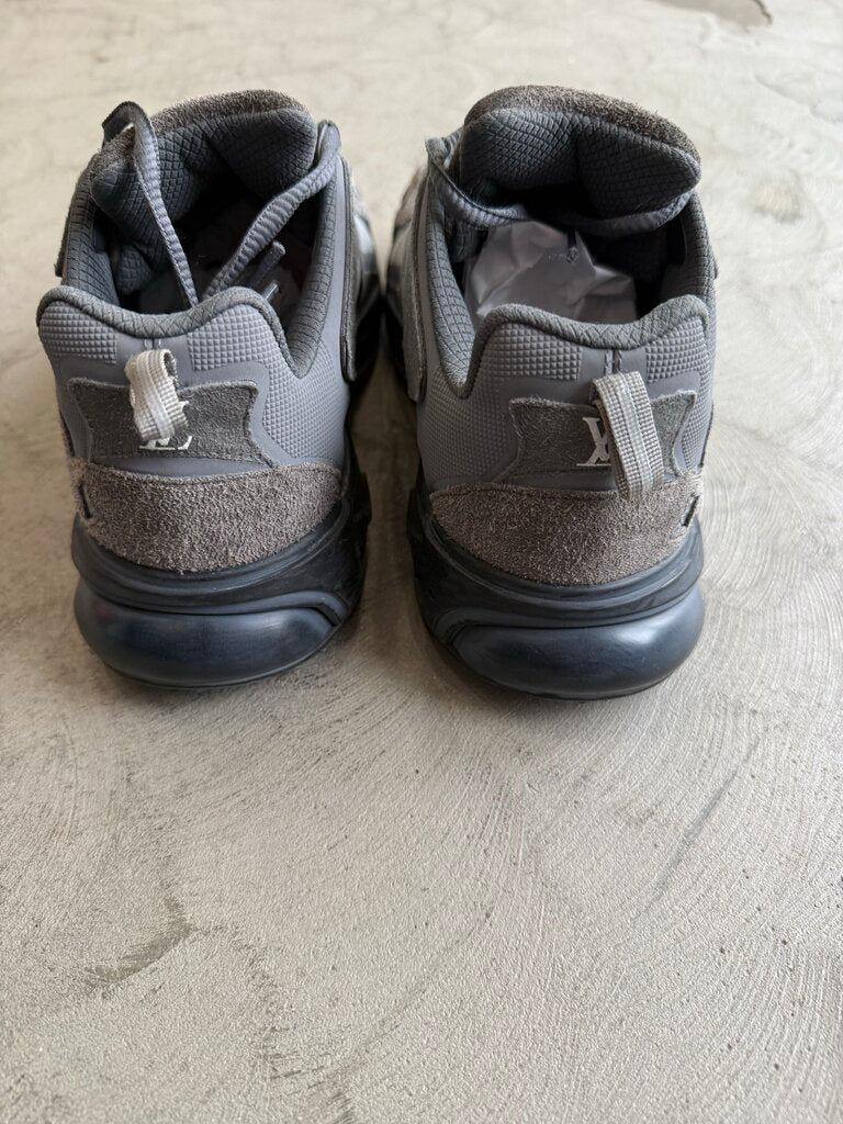 Louis Vuitton Runner Tatic Gray sz. 7.5 (nb)