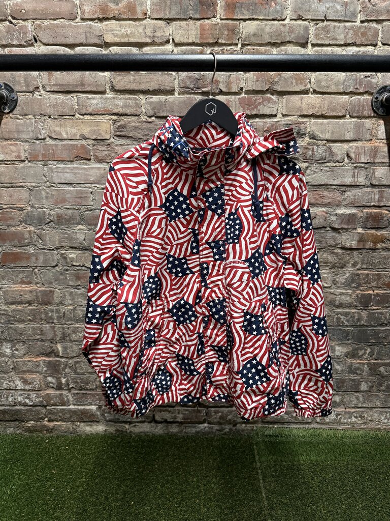 Supreme Raglan Court Jacket Flags sz. M