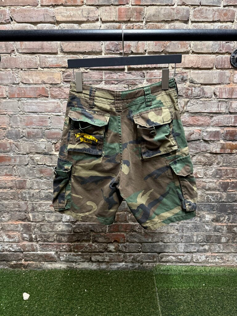 GV Gallery Raspberrry Hills Camo Cargo Shorts xs