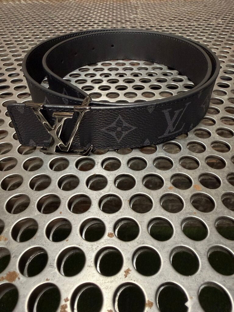 Louis Vuitton Monogram Silver Buckle sz. 90