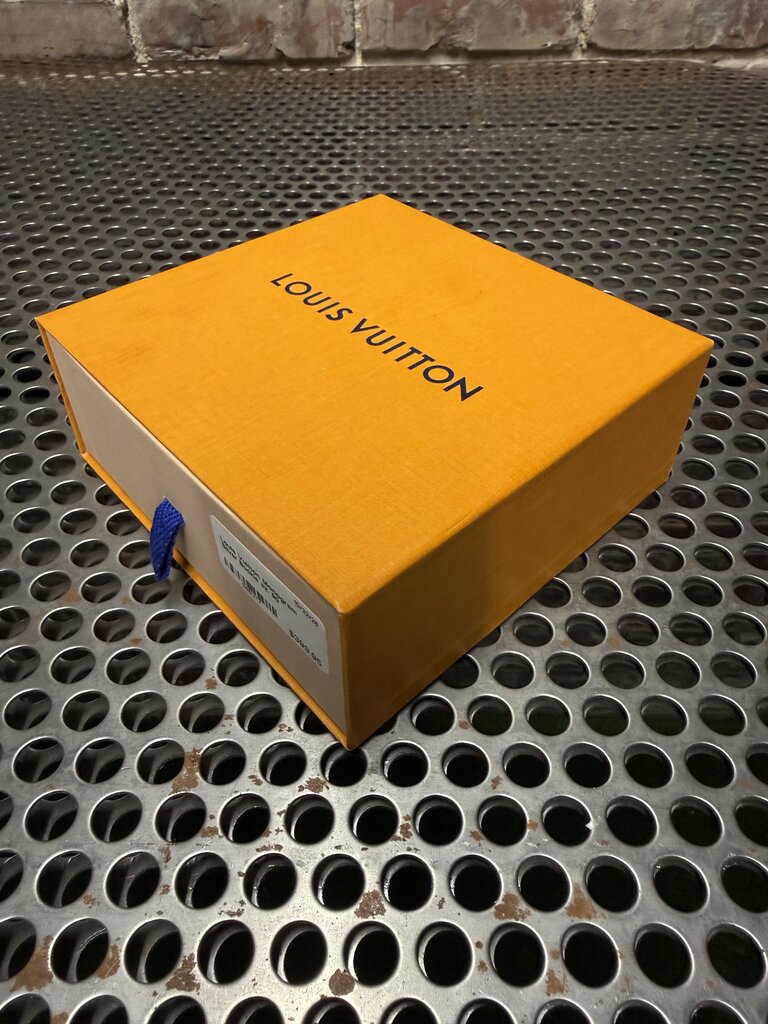 Louis Vuitton Monogram Silver Buckle sz. 90