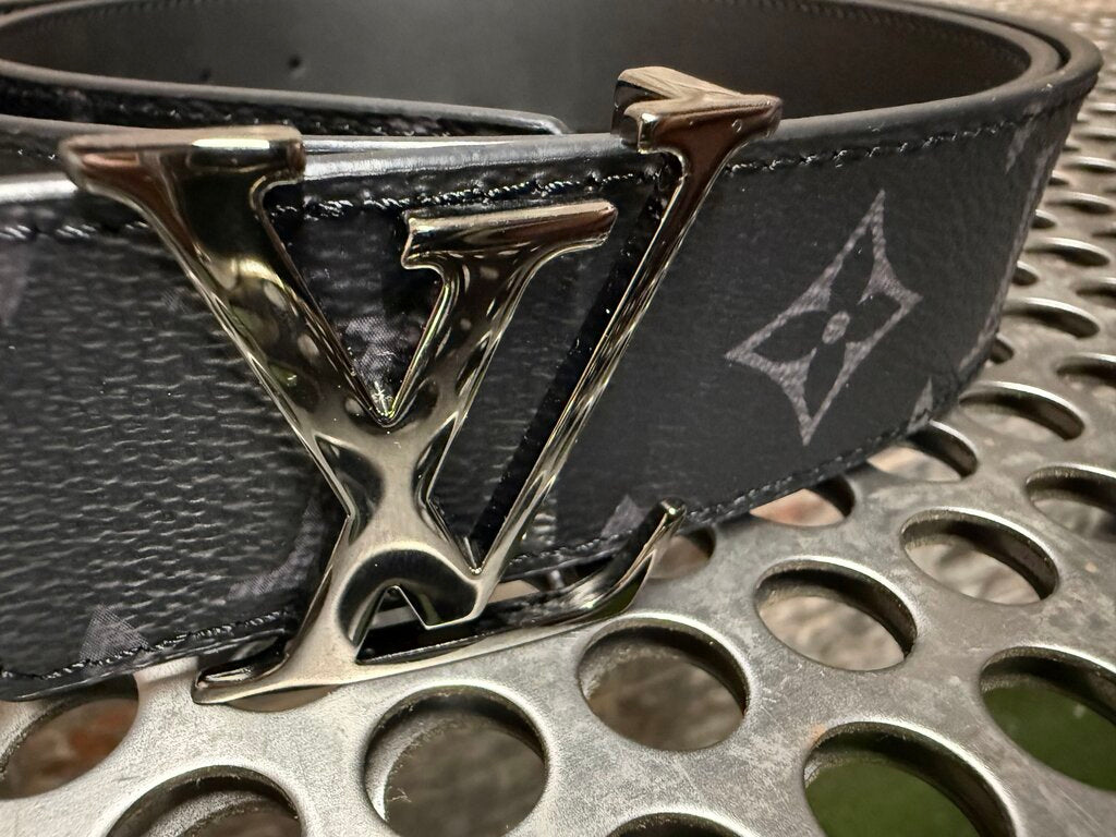 Louis Vuitton Monogram Silver Buckle sz. 90