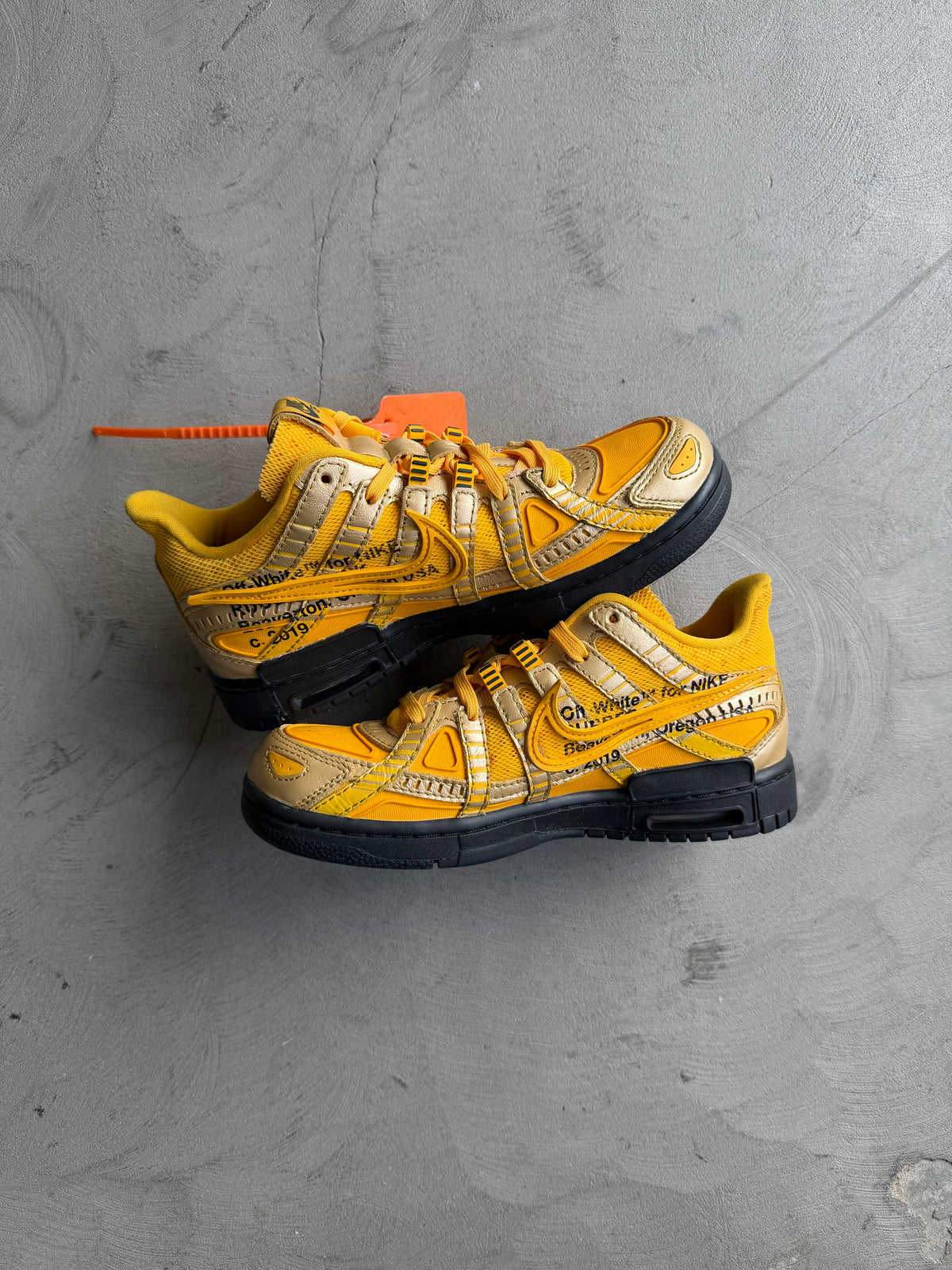 Nike x Off-White University Gold Dunk Sz. 5.5