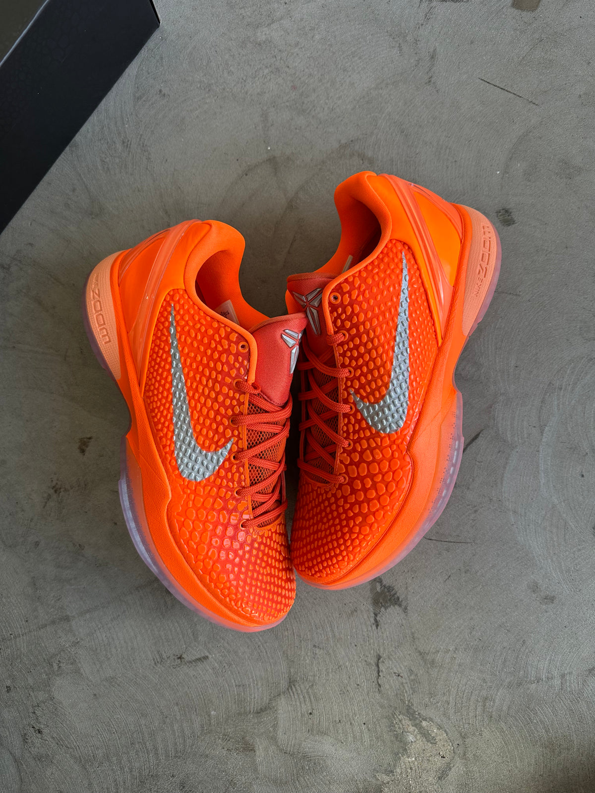 Kobe 6 Total Orange Sz. (8.5-11)
