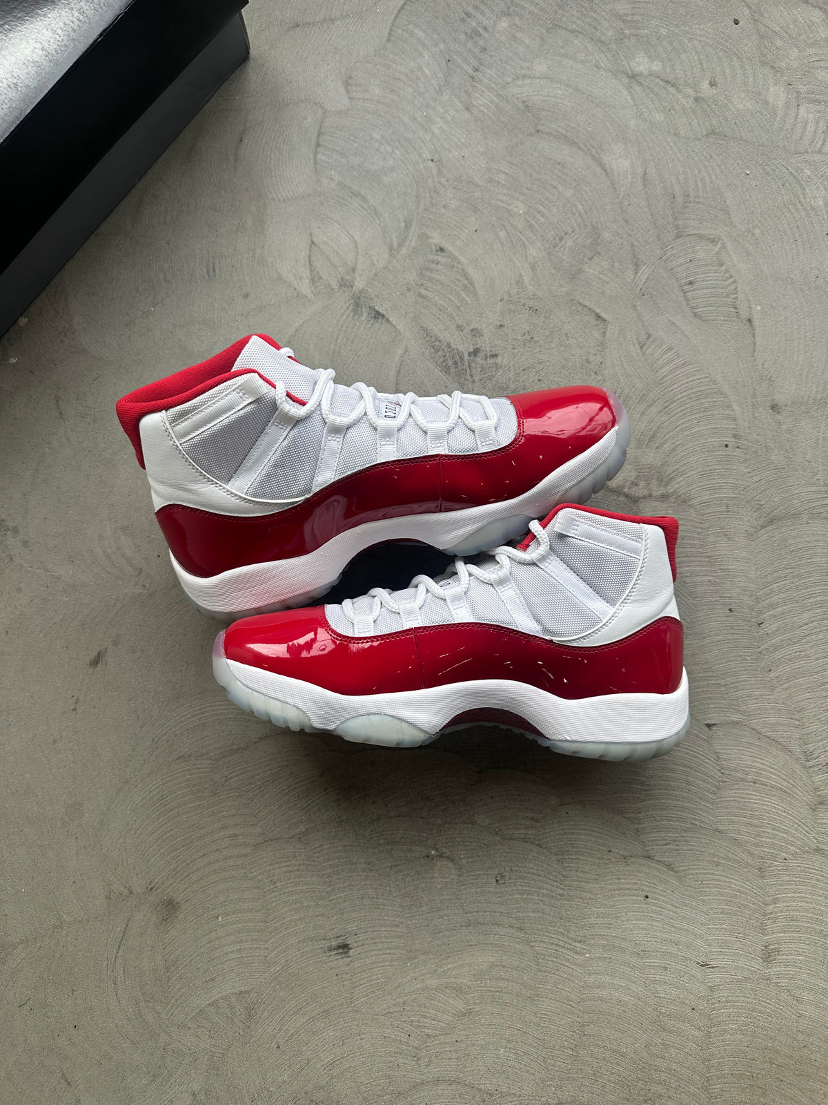 Jordan 11 Cherry Sz. 12