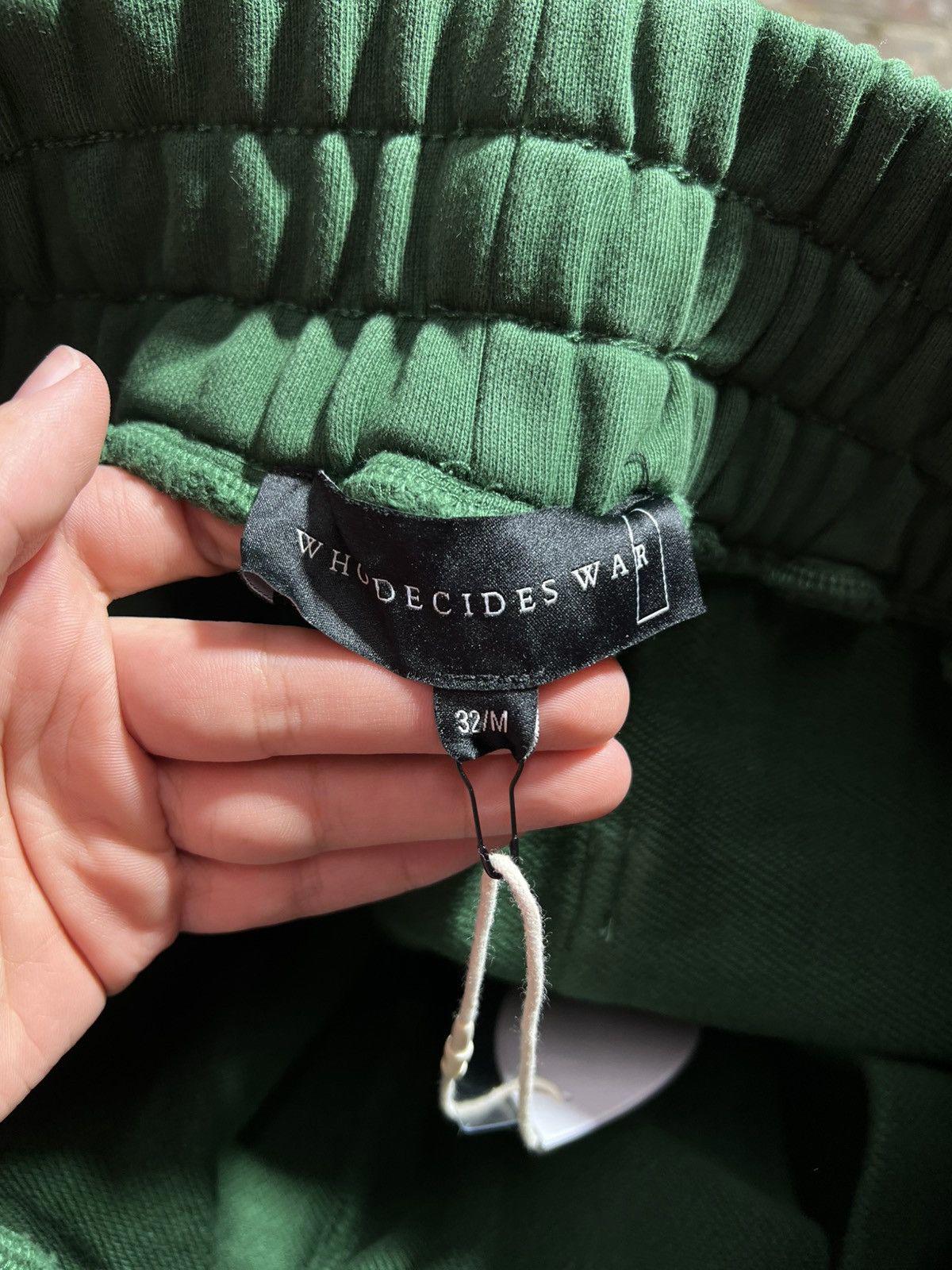 Who Decides War Faded Sweatpants Green Sz. M