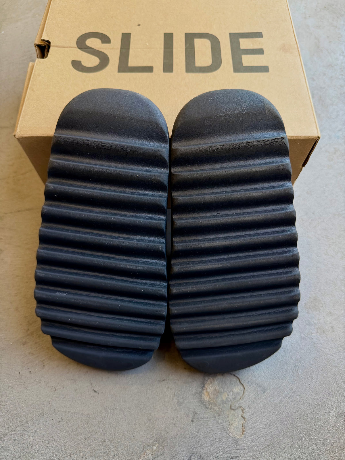 Yeezy Slide Onyx Sz. 6Y