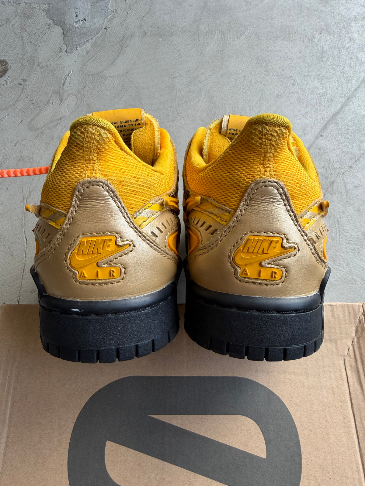 Nike x Off-White University Gold Dunk Sz. 5.5