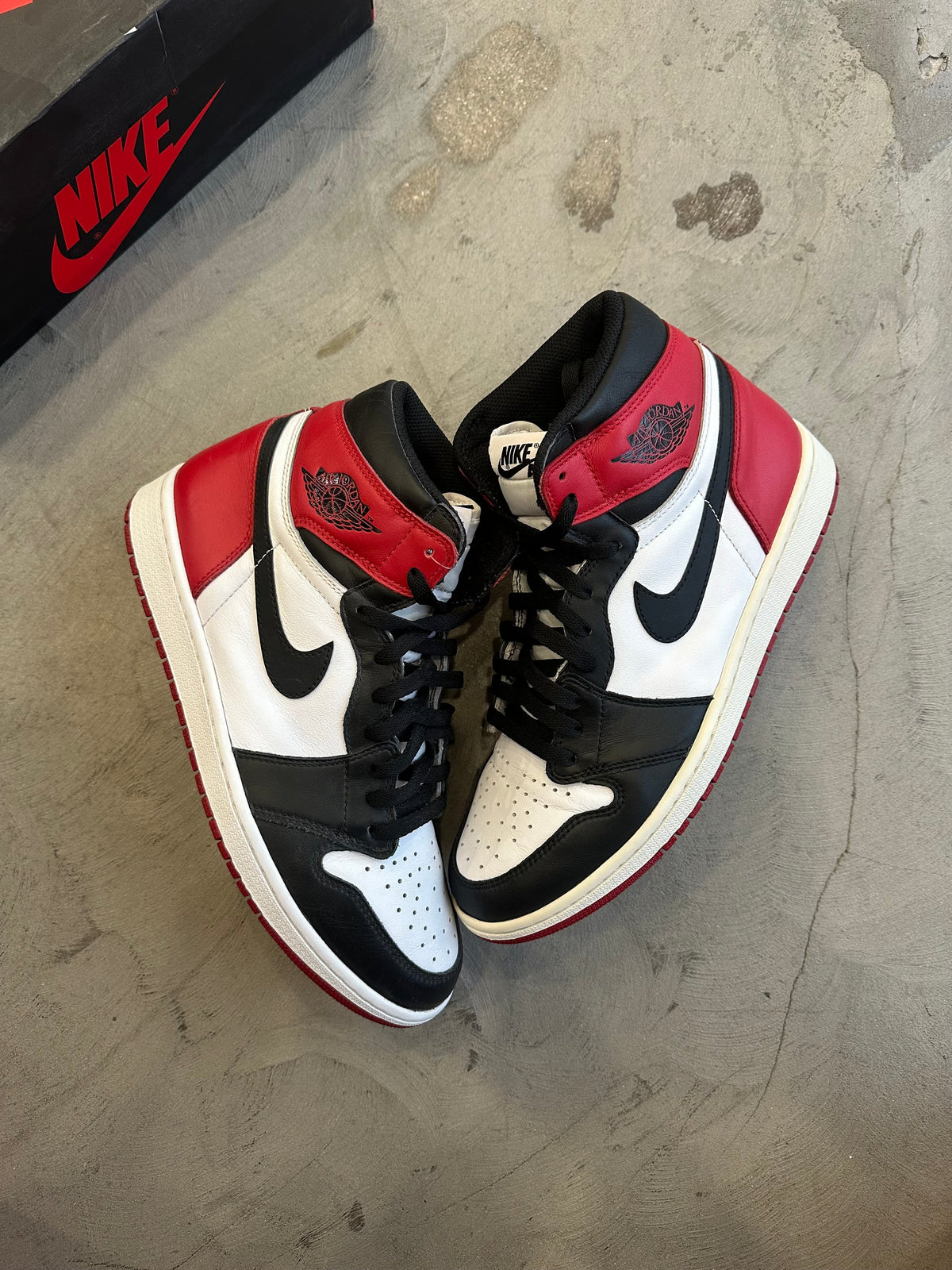 Jordan 1 Black Toe Sz. 11