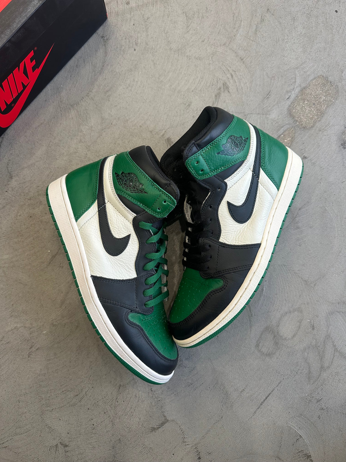 Jordan 1 Pine Green Sz. 11