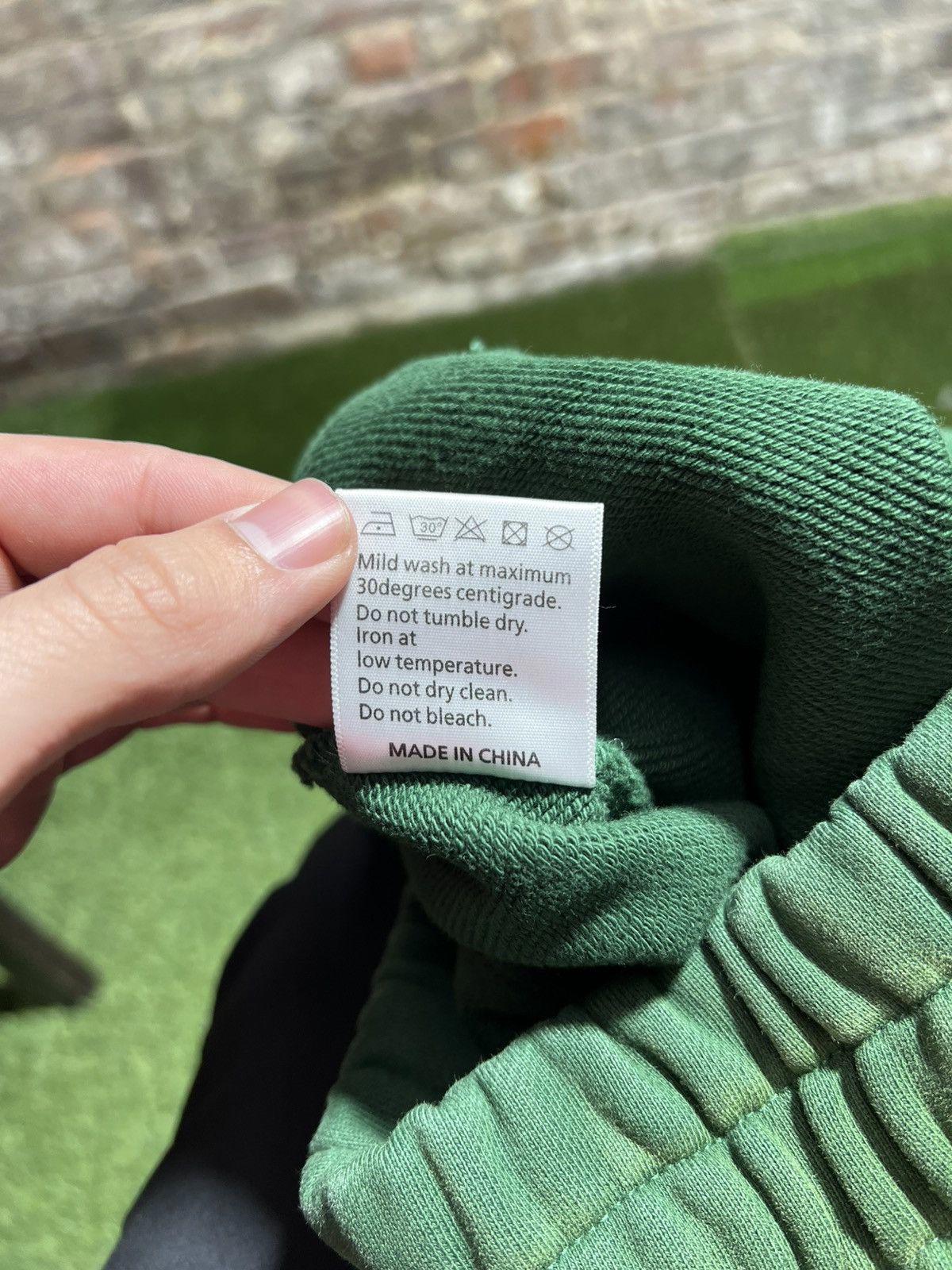 Who Decides War Faded Sweatpants Green Sz. M