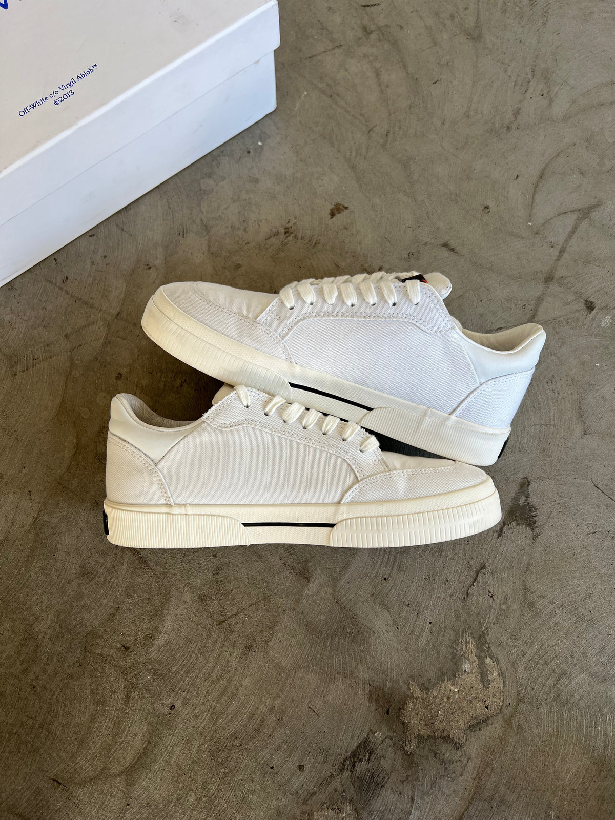 Off-White Vulcanized Sneaker White Sz. 7