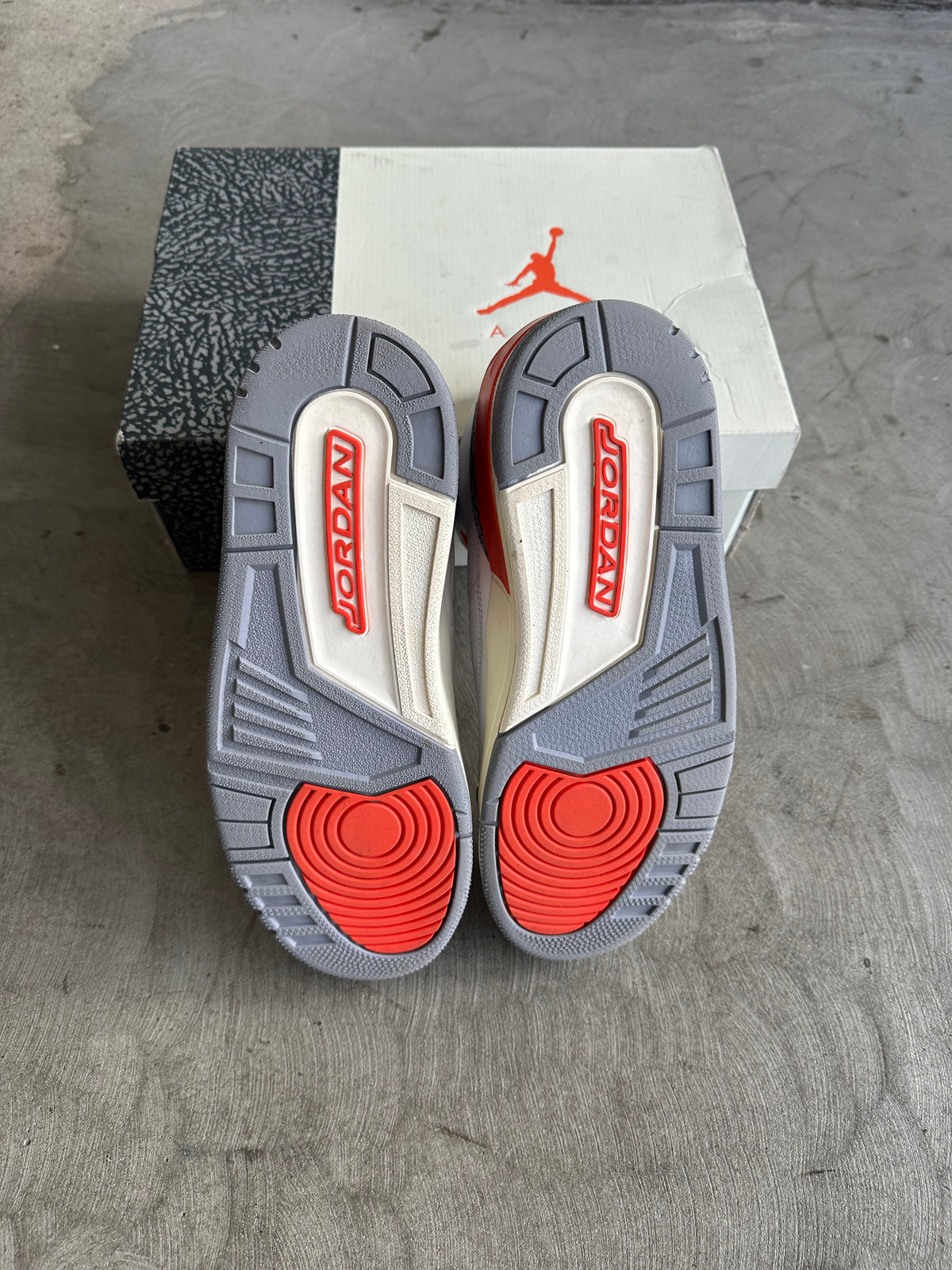 Jordan 3 Georgia Peach Sz. 9.5M