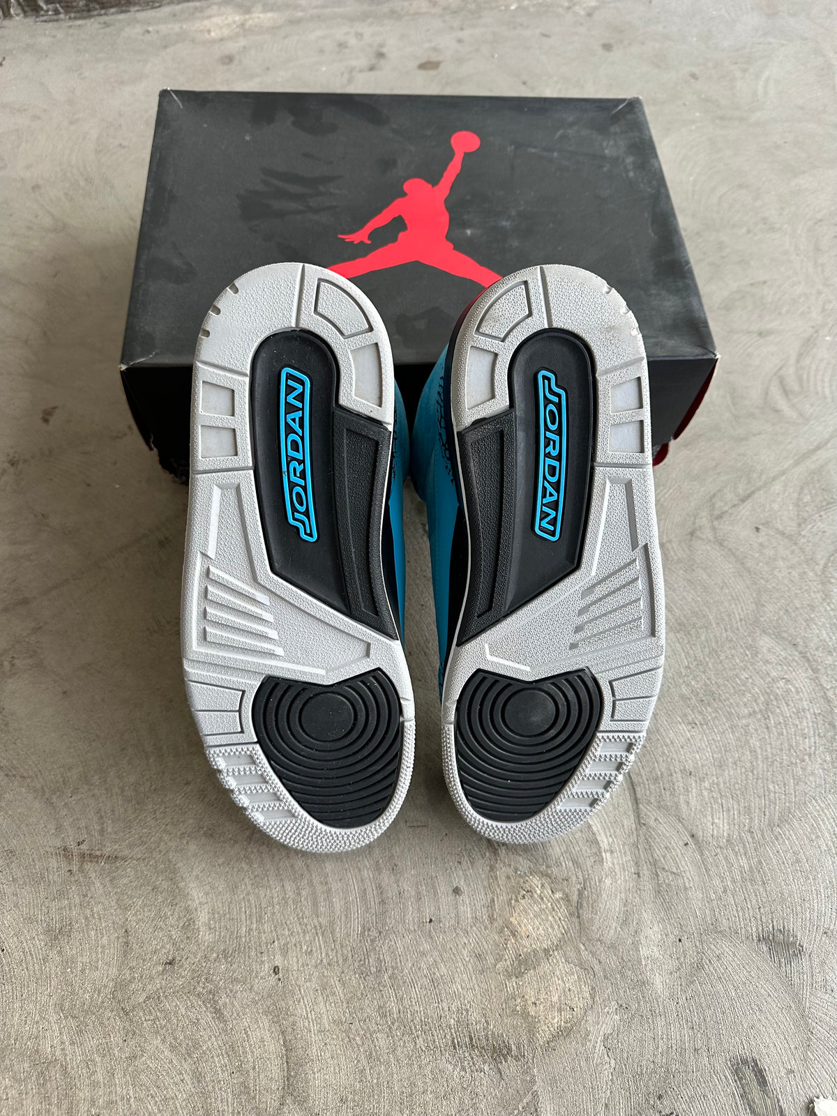 Jordan 3 Powder Blue Sz. 10.5