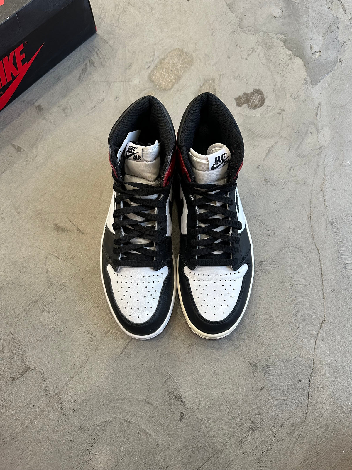 Jordan 1 Black Toe Sz. 11