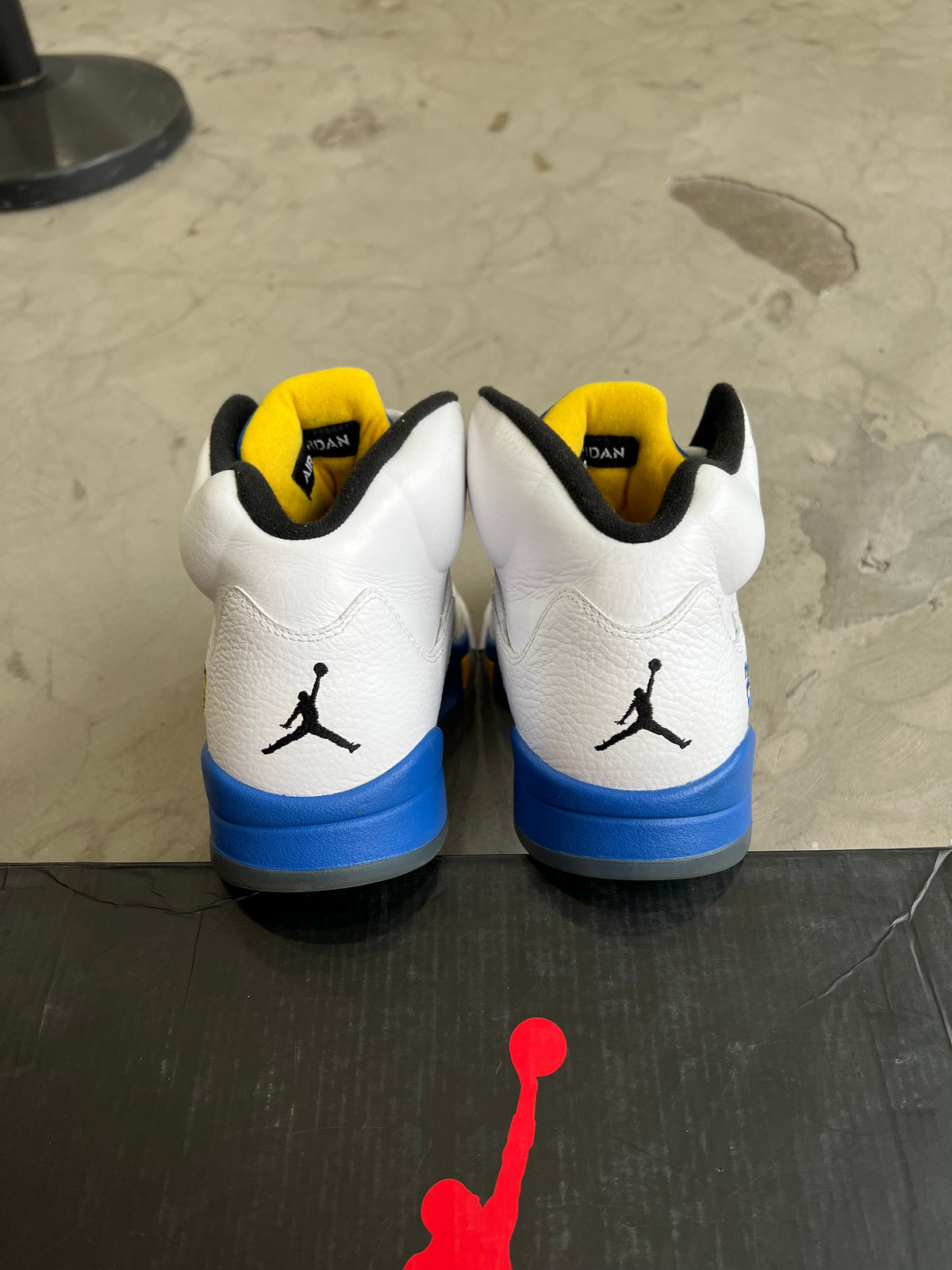Jordan 5 Laney Sz. 11.5