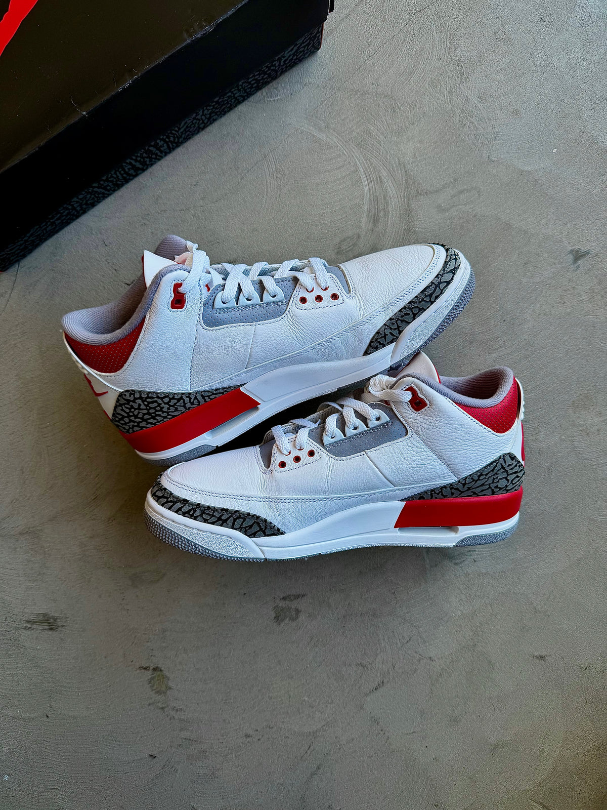Jordan 3 Fire Red Sz. 11
