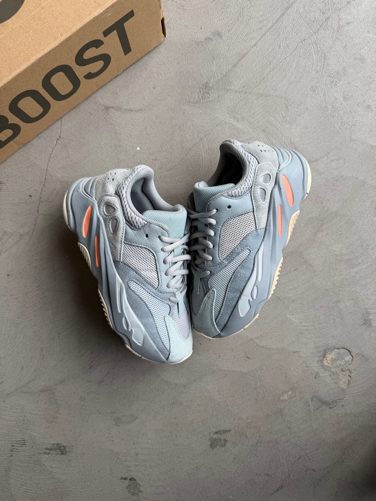 Yeezy Boost 700 Inertia Sz. 4