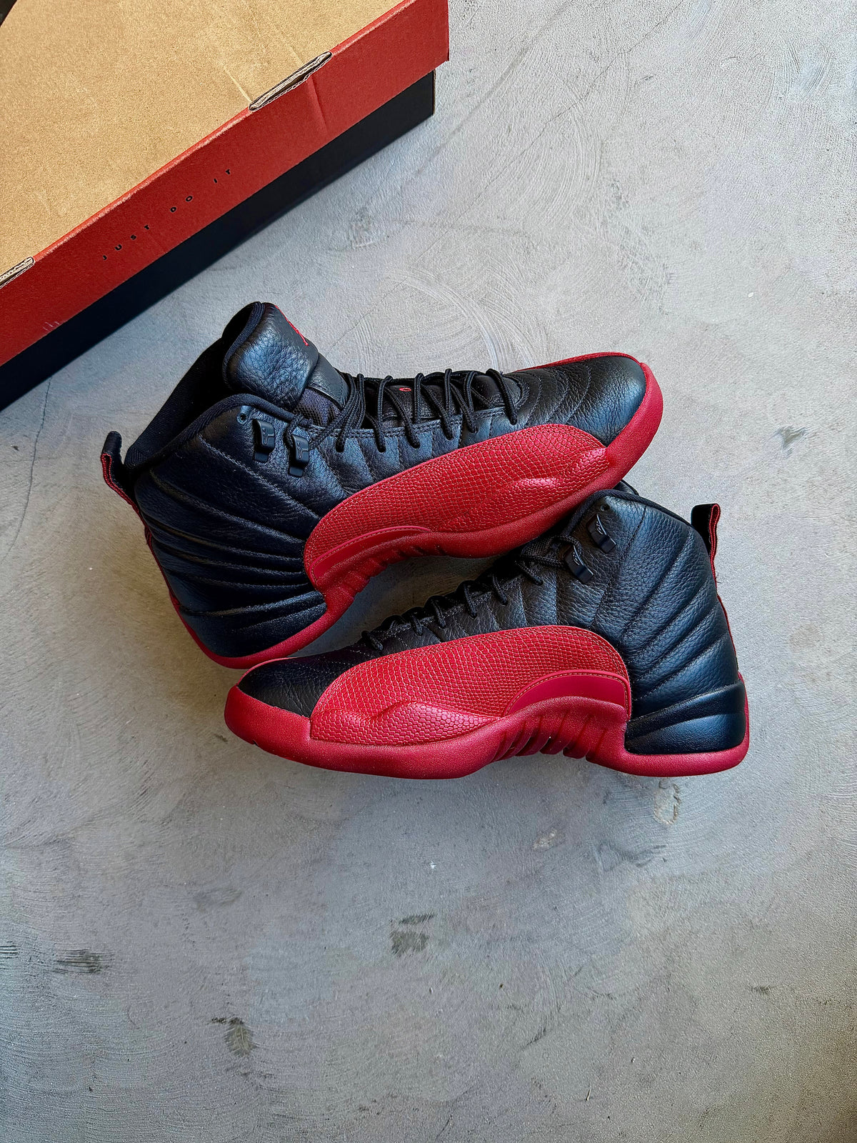 Jordan 12 Flu Game Sz. 11.5