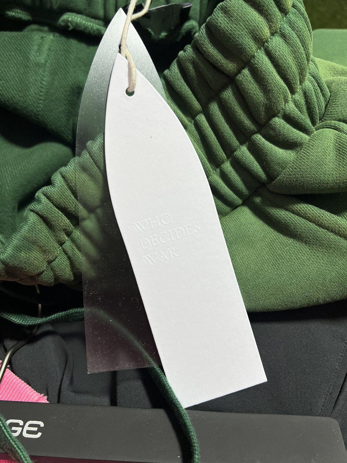 Who Decides War Faded Sweatpants Green Sz. M