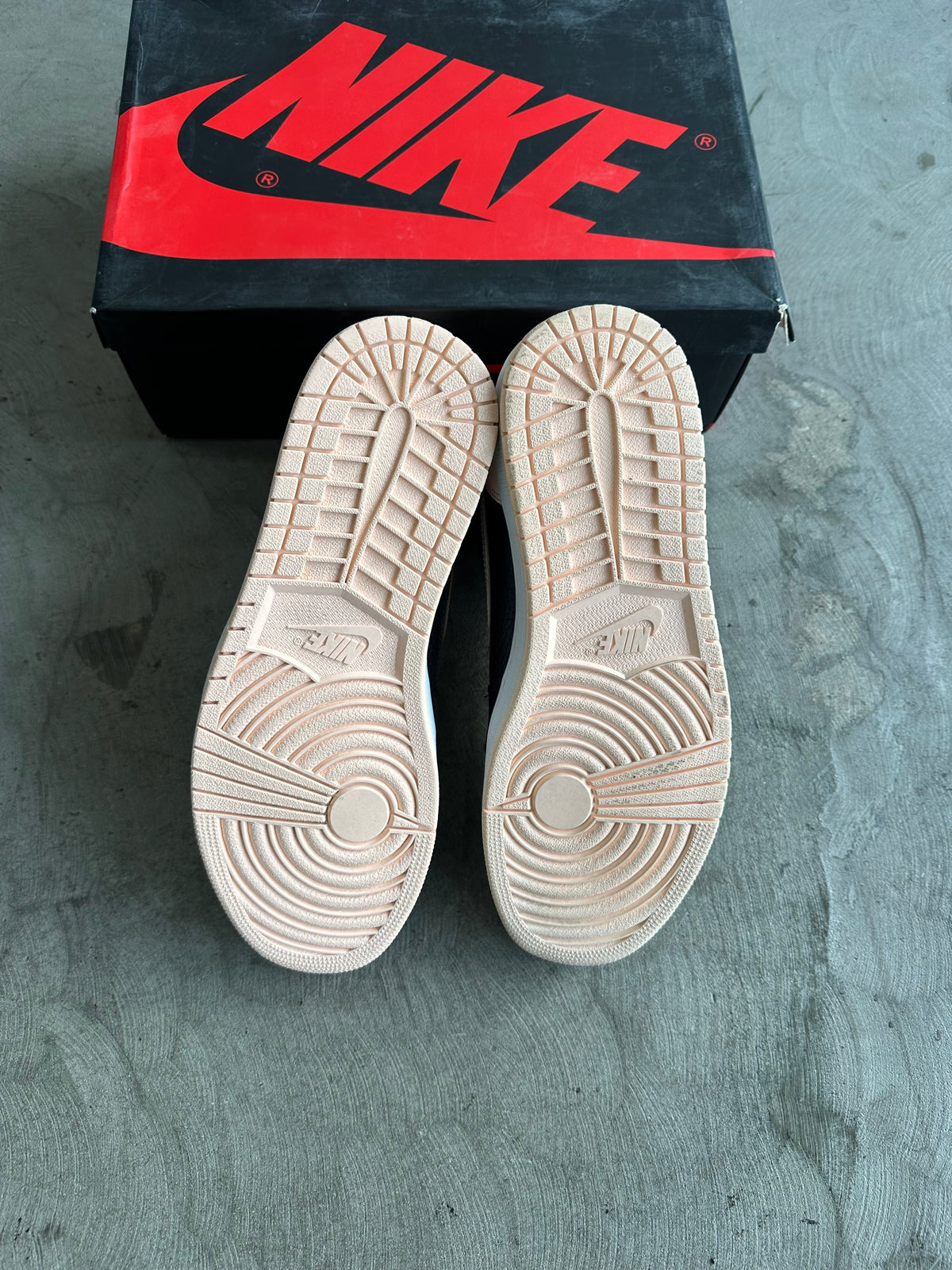 Jordan 1 Crimson Tint Sz. 12
